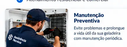 Técnico realizando manutenção em refrigerador